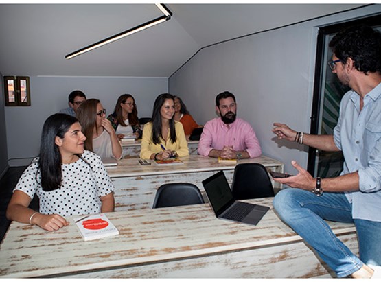 Aula - Sala de reuniones (12 personas)